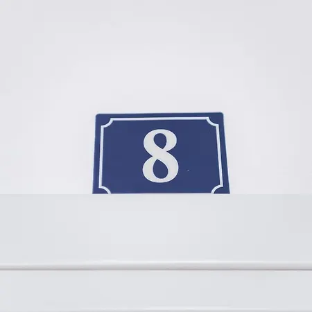 With Ac And Balcony By Pikhost アパート ゴーレム