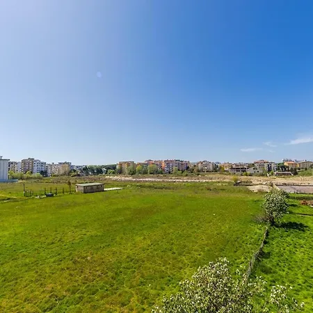 With Ac And Balcony By Pikhost ゴーレム