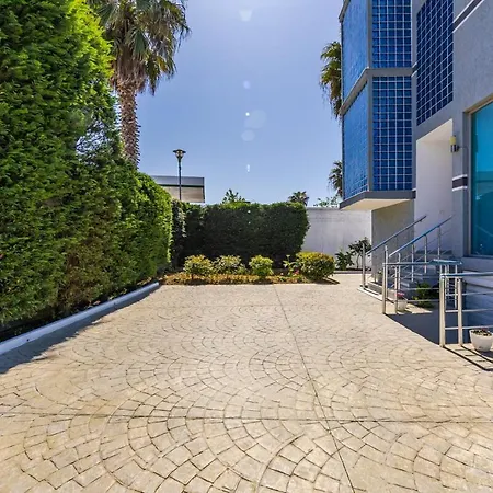 With Ac And Balcony By Pikhost ゴーレム