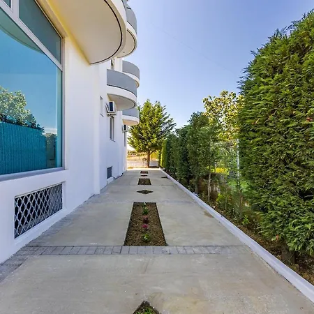 With Ac And Balcony By Pikhost * ゴーレム