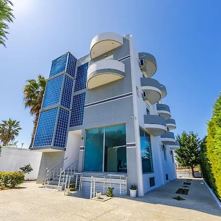 アパート With Ac And Balcony By Pikhost ゴーレム