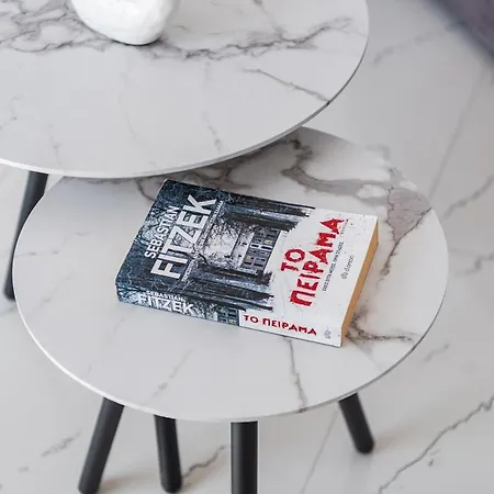 With Ac And Balcony By Pikhost ゴーレム