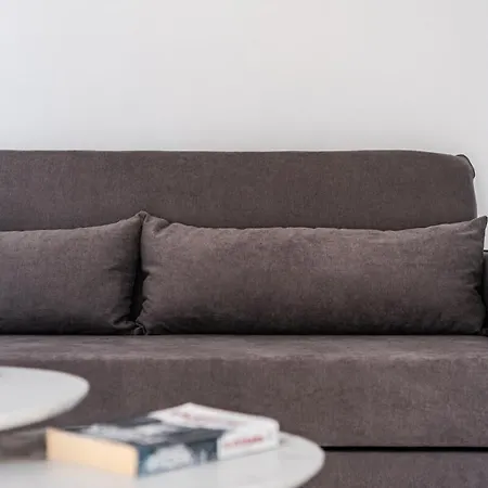 With Ac And Balcony By Pikhost * ゴーレム