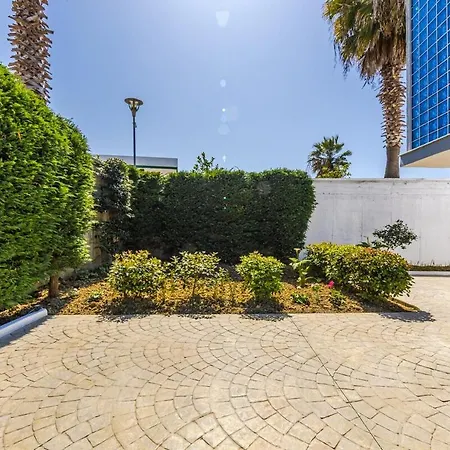 With Ac And Balcony By Pikhost アパート ゴーレム