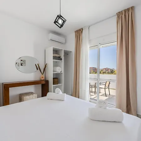 Apartmán With Ac And Balcony By Pikhost *