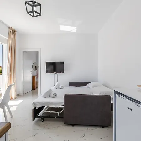 Apartmán With Ac And Balcony By Pikhost Golem (Tirana)