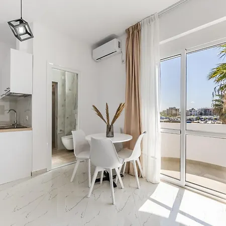 With Ac And Balcony By Pikhost Apartmán *