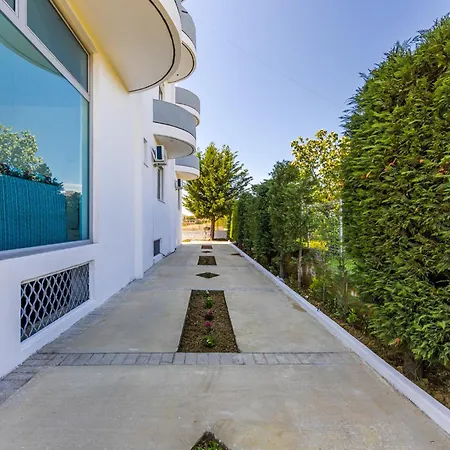 With Ac And Balcony By Pikhost Apartment Golem (Tirana)