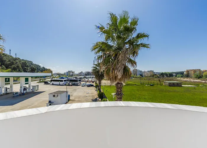 Lejlighed With Ac And Balcony By Pikhost Golem (Tirana)