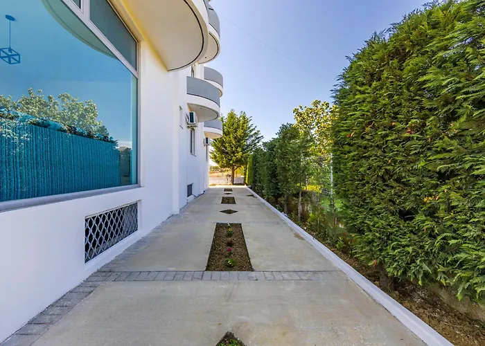 With Ac And Balcony By Pikhost Lejlighed Golem (Tirana)